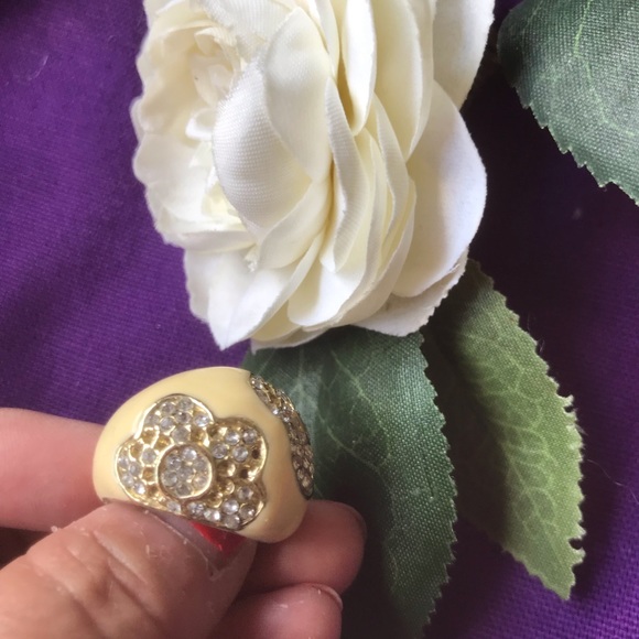 Ring - Picture 2 of 4